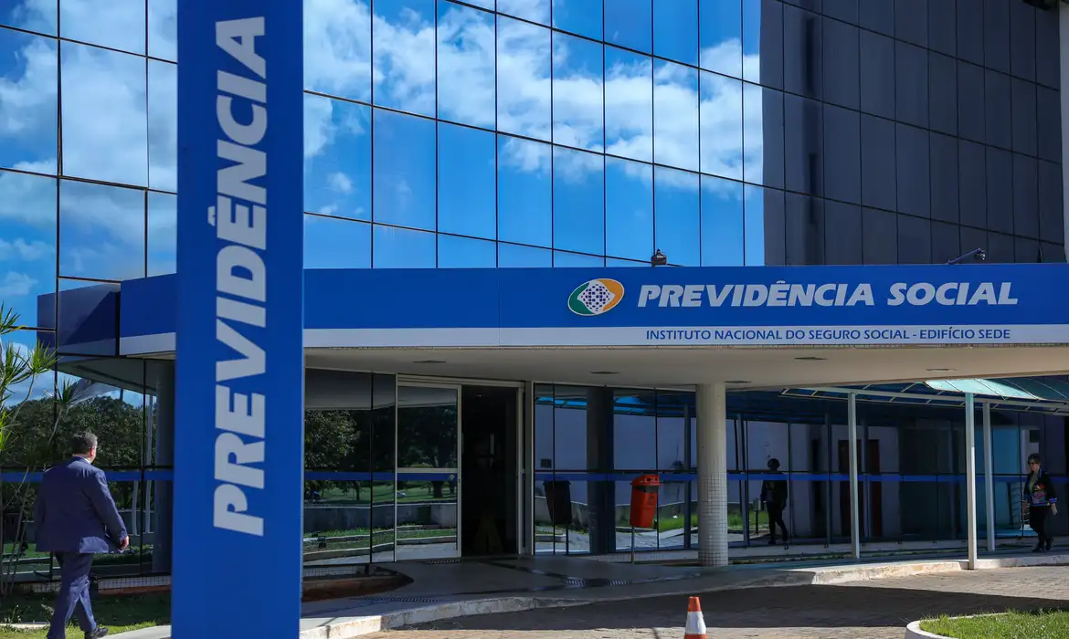 AGU cobra mais R$ 135 milhões por fraudes em benefícios do INSS