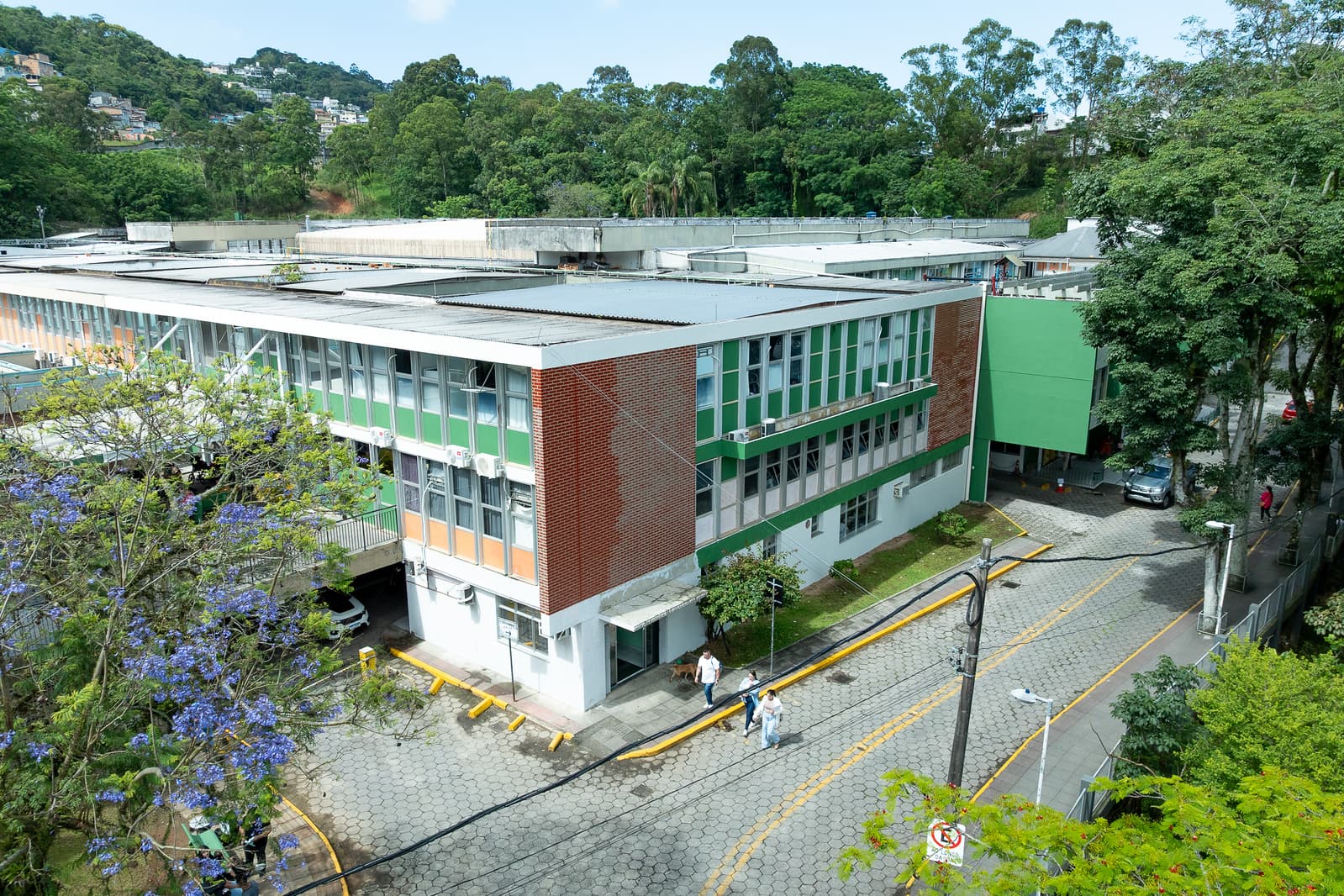 Bebê de 11 meses está em estado gravíssimo após ingerir drogas em Florianópolis