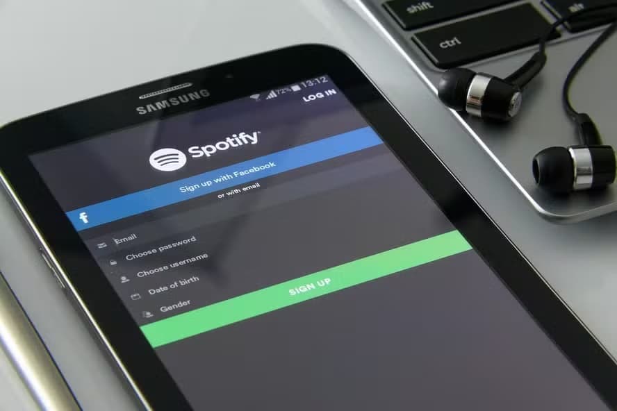 Spotify desativa contas de hackers após cópia de milhões de músicas