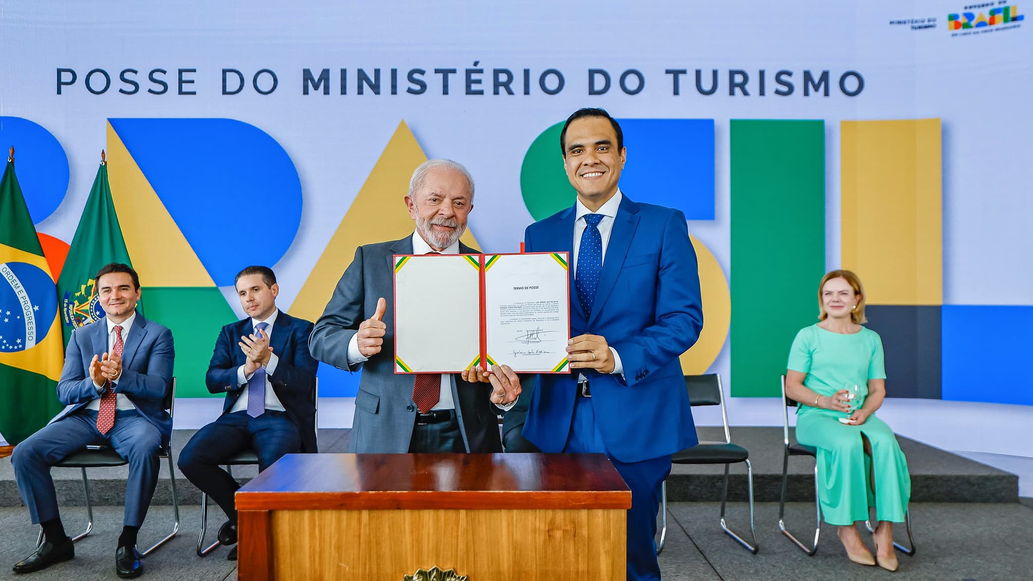 Novo ministro do Turismo promete lazer para todos os brasileiros