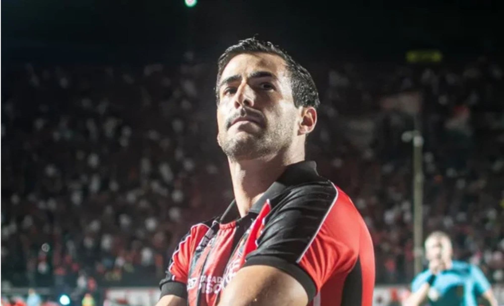 Raúl Cáceres deixa Vitória e recebe apoio de ex-Bahia no novo clube