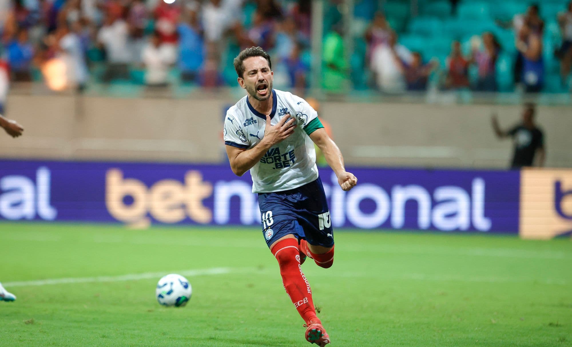 Everton Ribeiro celebra conexão com o Bahia: 'Na corda de Bell Marques'