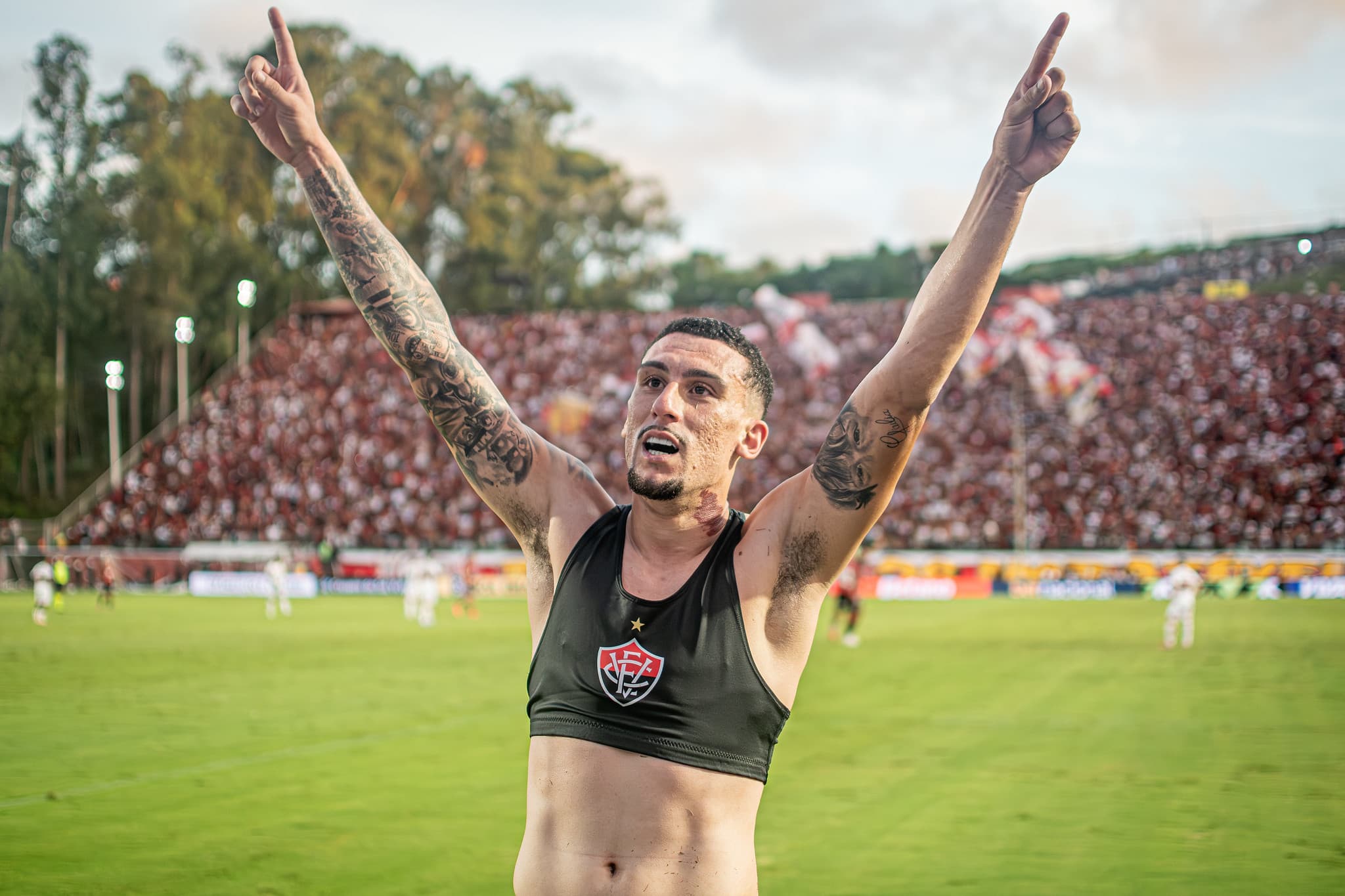 Vitória encaminha compra de Gabriel Baralhas, pilar do elenco