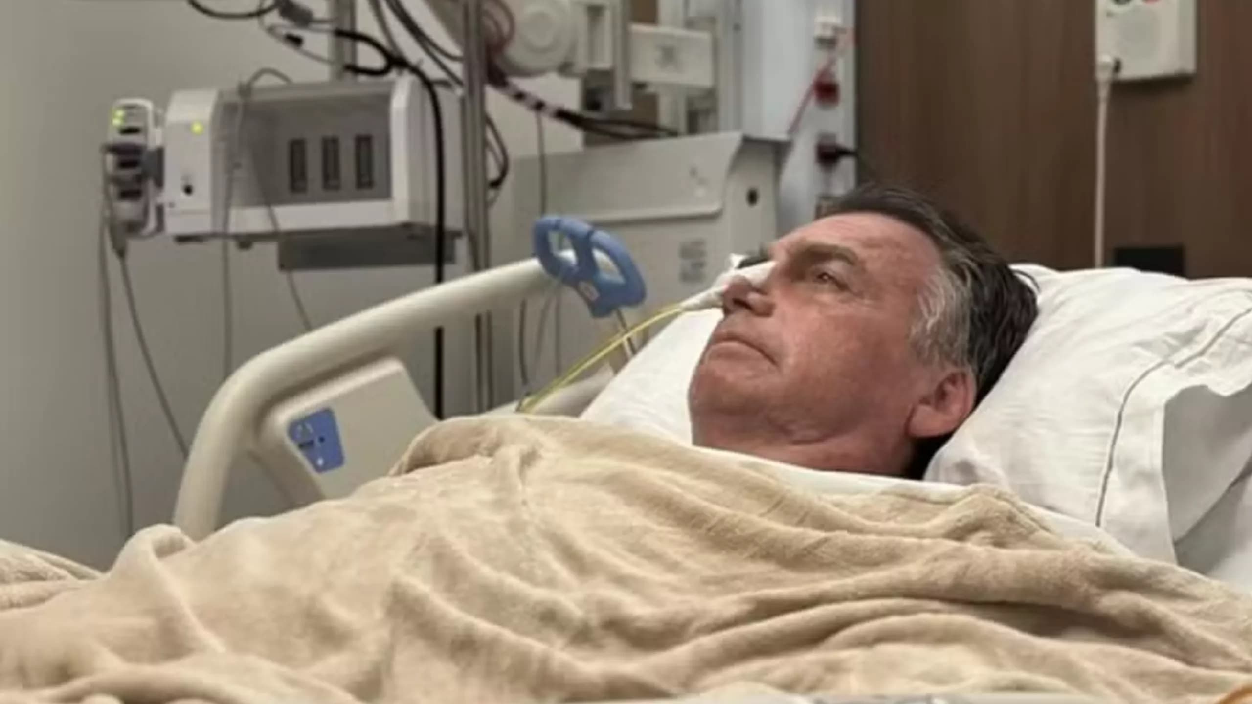 Bolsonaro segue sem previsão de alta após cirurgia em Brasília