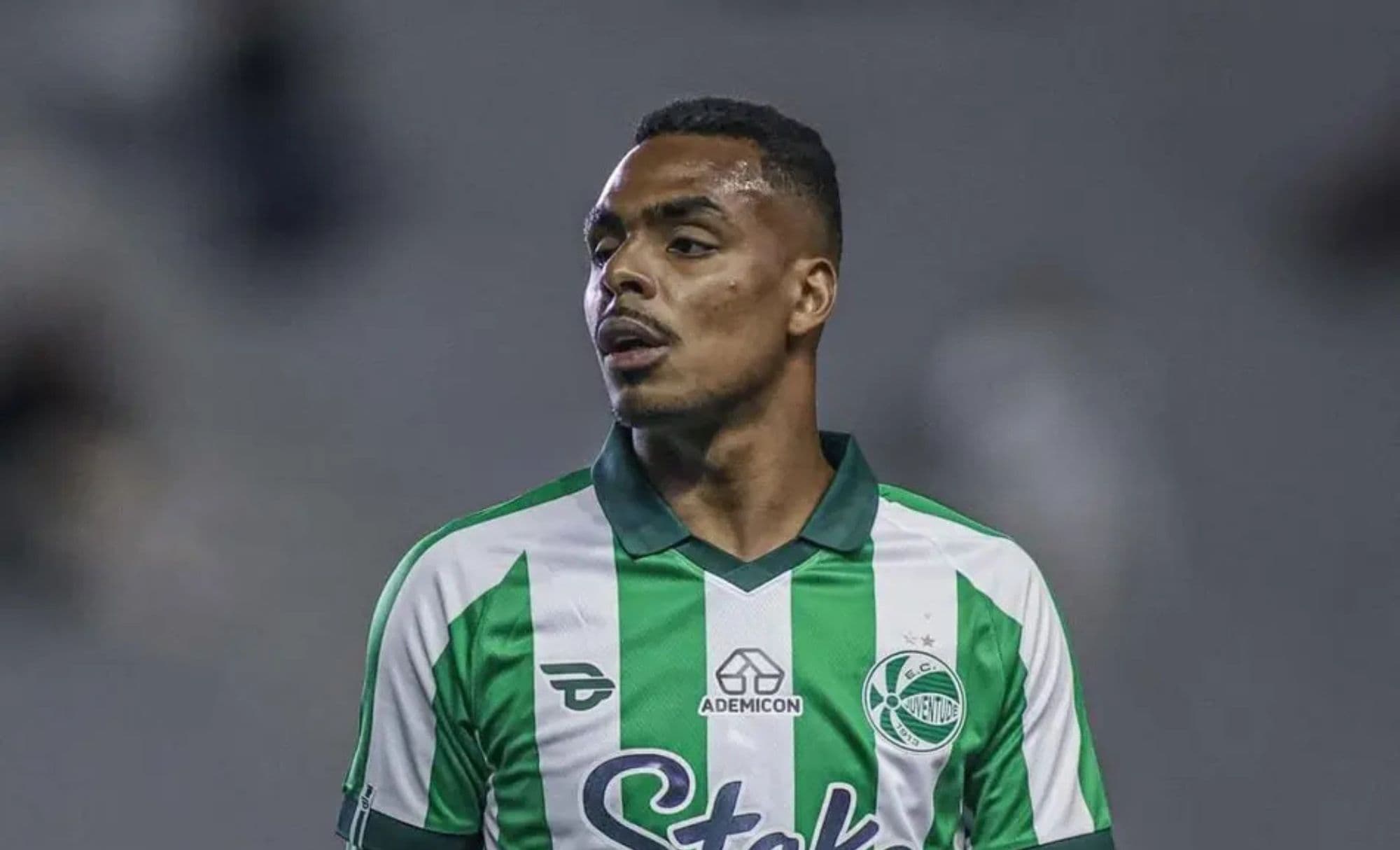 Vitória anuncia volante Caique Gonçalves como 1º reforço de 2026