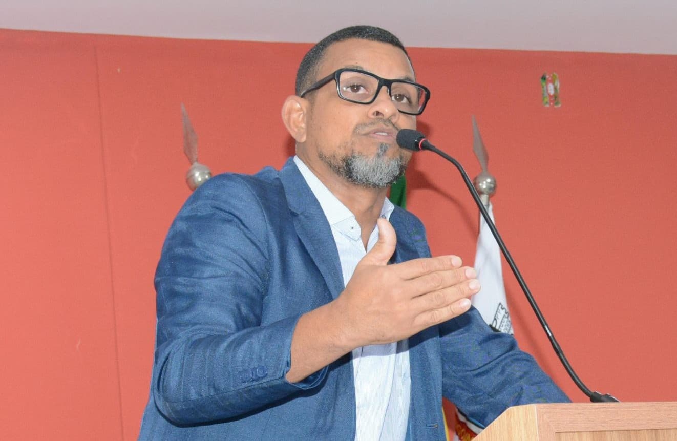 Vereador tem carro baleado em Alagoinhas após ataque; ele passa bem