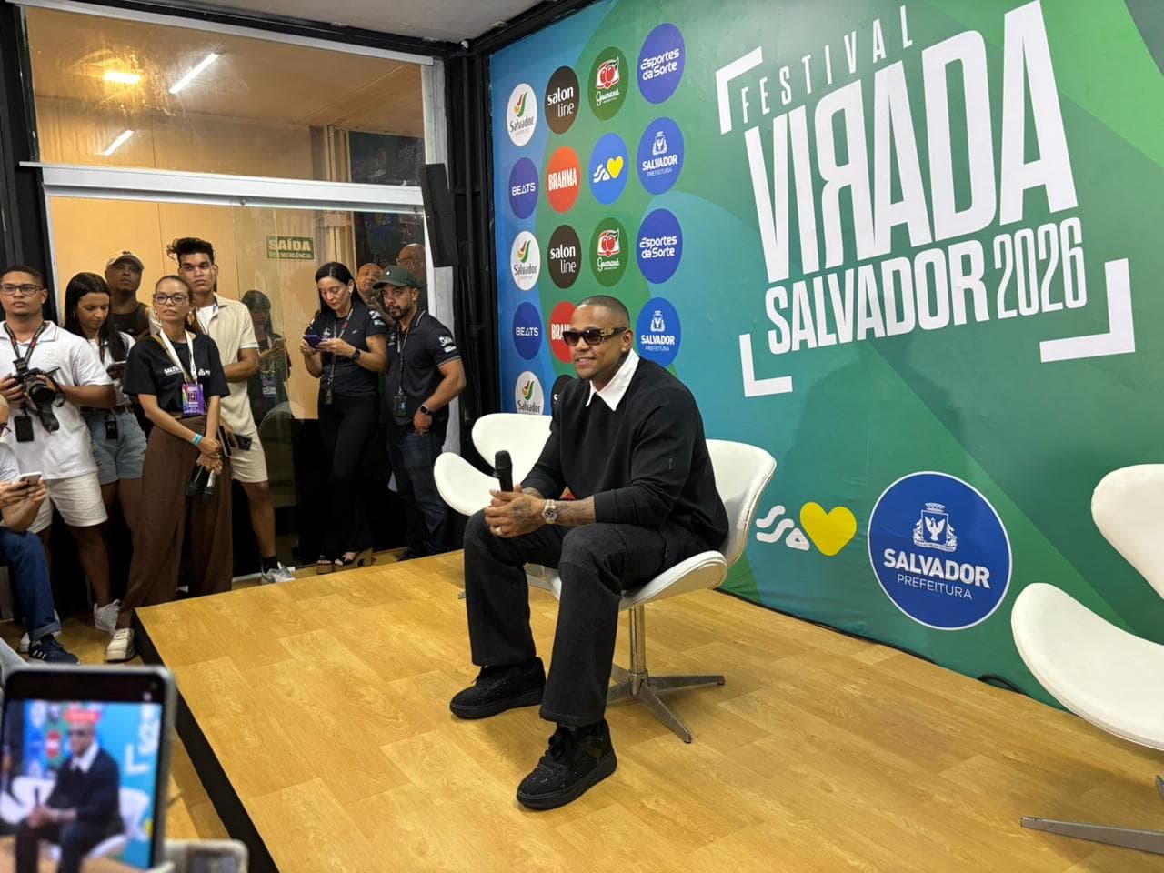 Léo Santana celebra 20 anos de carreira e fala de 'determinação'