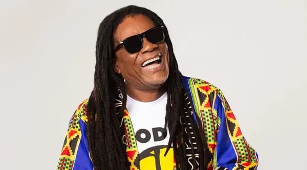 Cantor Lazinho se afasta do Olodum por cuidados de saúde no verão 2026