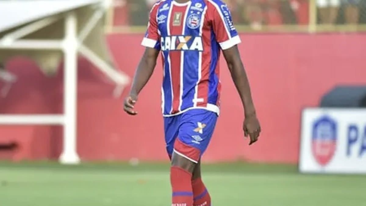 Zagueiro Léo Pelé, ex-Bahia, é oferecido ao Vitória para reforçar defesa