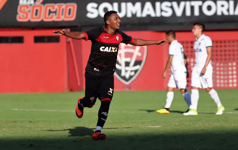 Eron, ex-Vitória e seleção sub-17, está livre no mercado após Japão