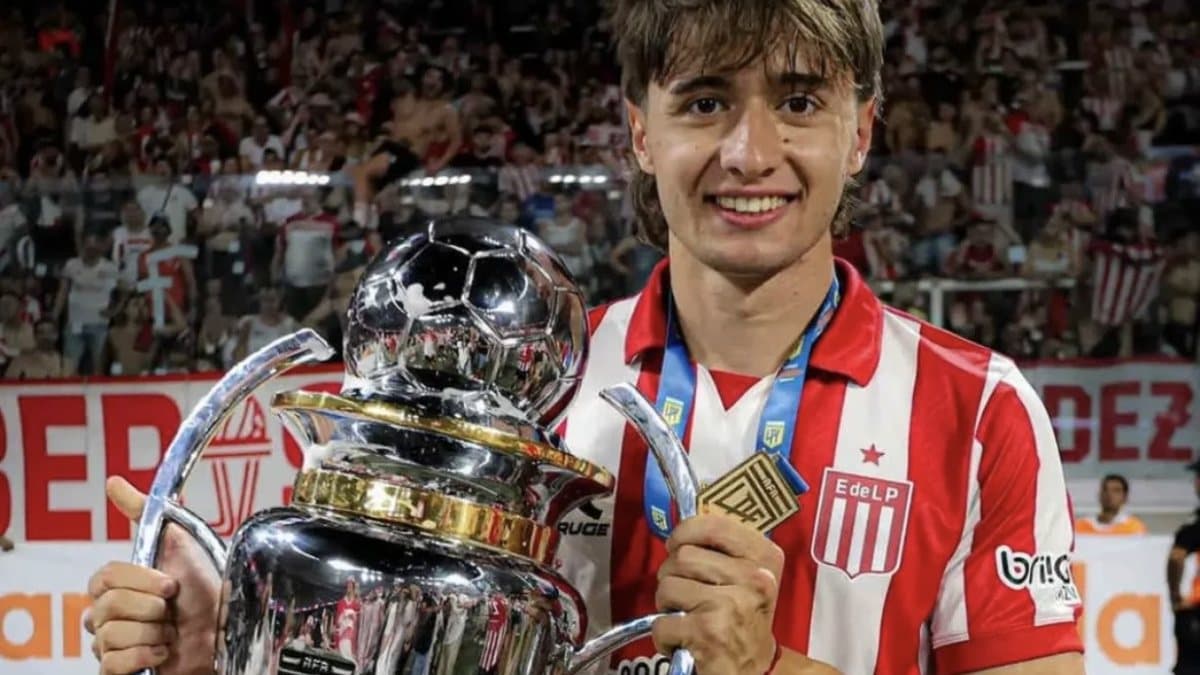 Bahia monitora Román Rómez, lateral com experiência na Libertadores