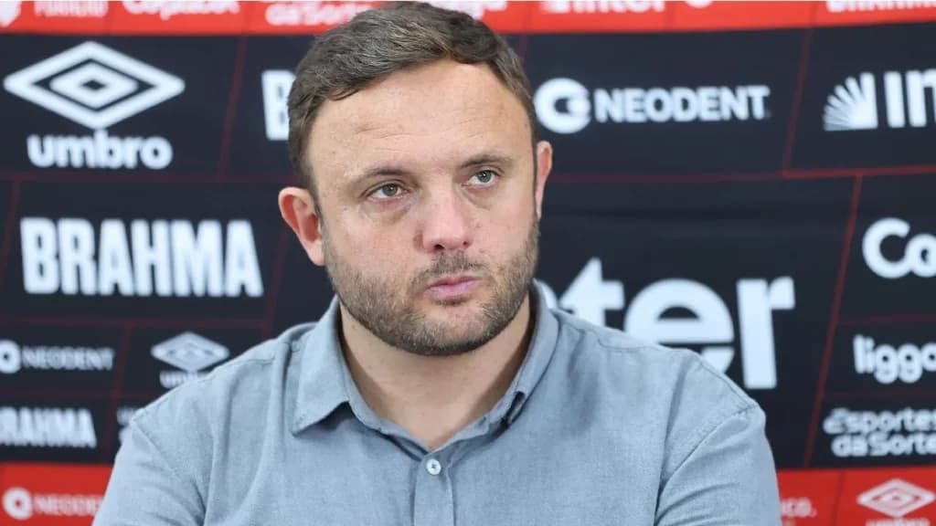Vitória descarta André Mazzuco e busca novo executivo de futebol