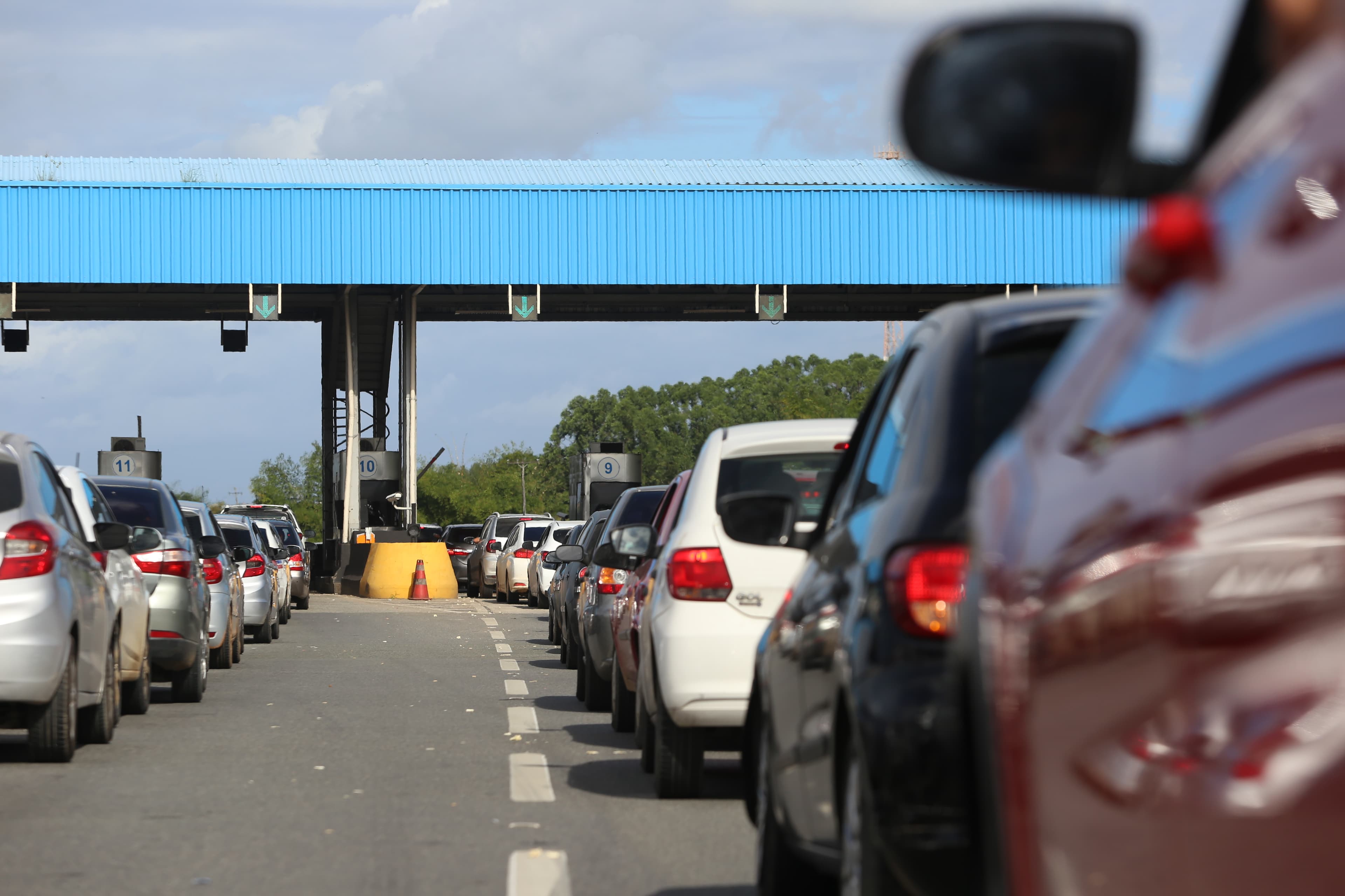 Corpo com sinais de violência é encontrado na BR-324, em Salvador