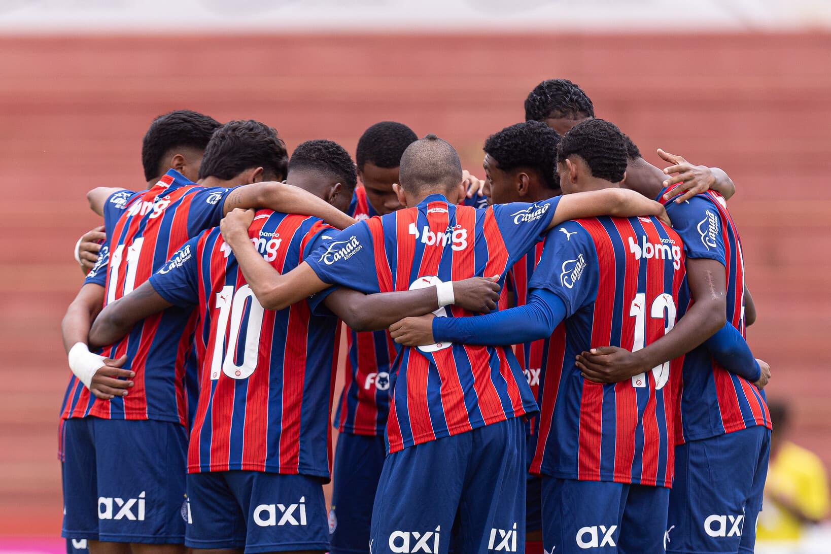 Bahia goleia América-SP, garante liderança e avança na Copinha