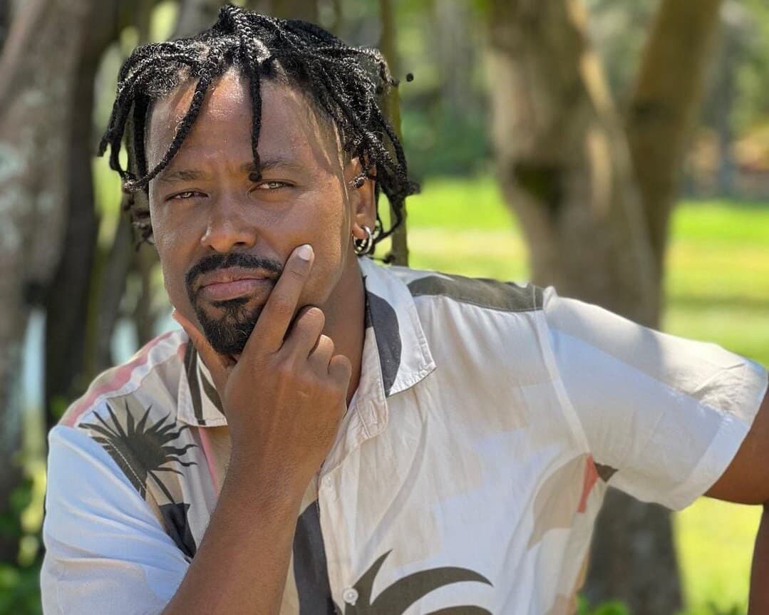 Baiano Leandro pede votos na Casa de Vidro para realizar sonho da filha