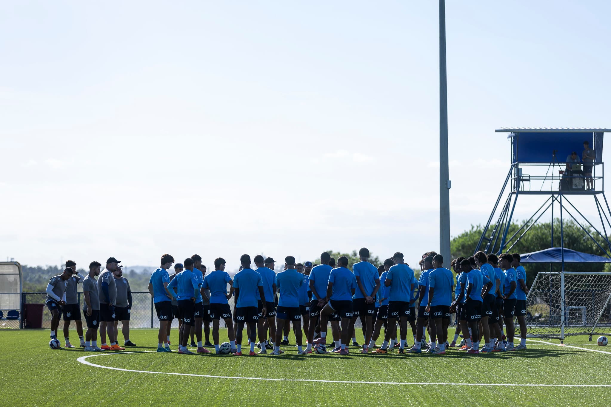 Bahia assina primeiro contrato profissional com Lyan, joia de 16 anos