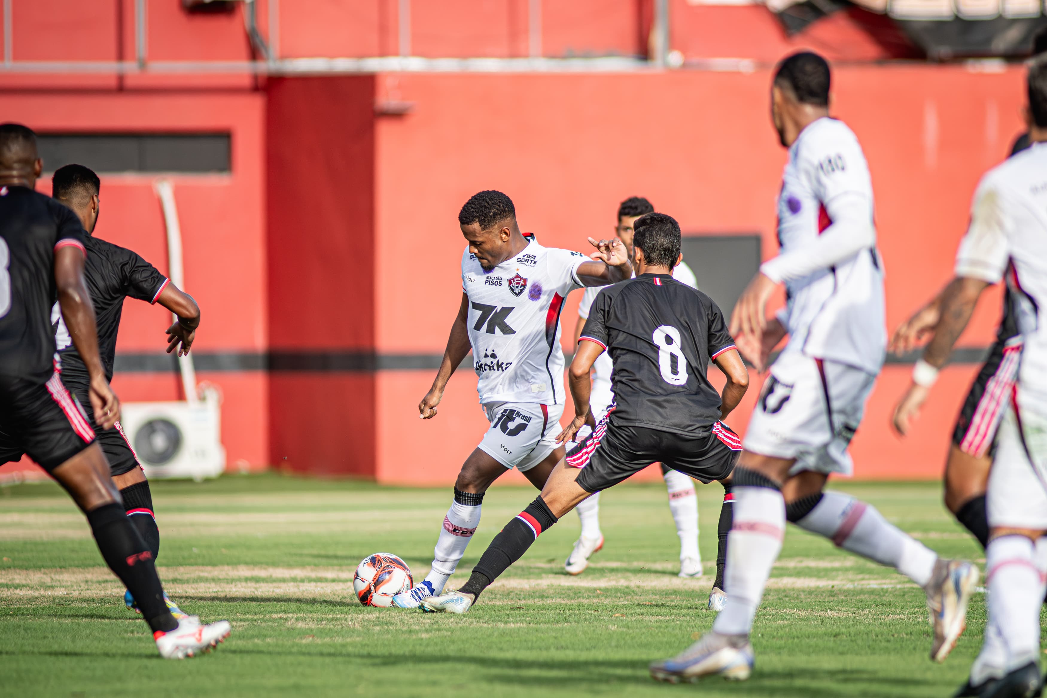 Vitória empata sem gols com Atlético de Alagoinhas na estreia do Baianão 2026