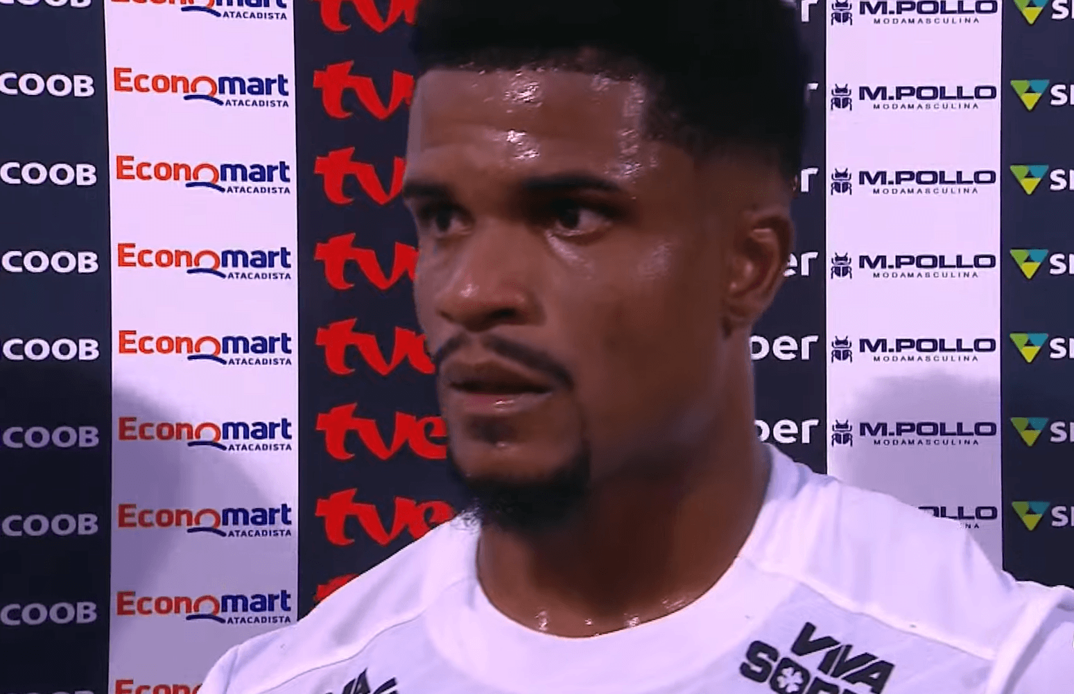 Jamerson volta ao Vitória e projeta "nova fase" após grave lesão