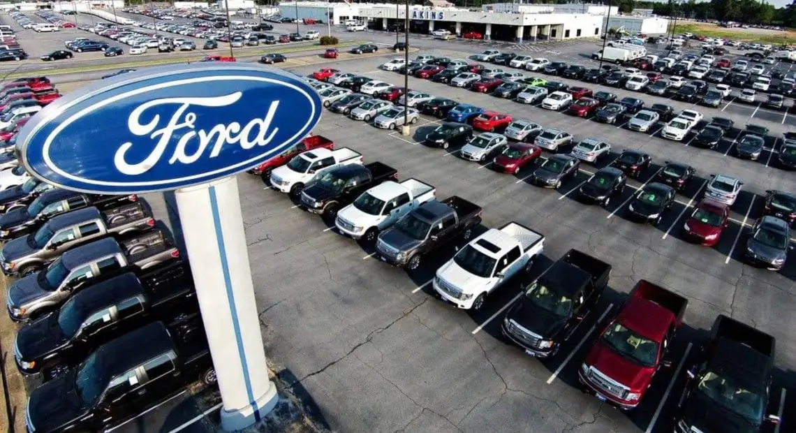Ford oferece salários milionários a mecânicos nos EUA por escassez