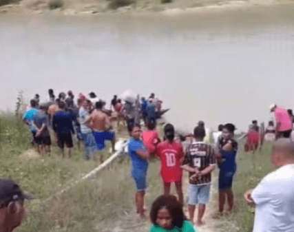 Três jovens morrem afogados após barco afundar em Xique-Xique