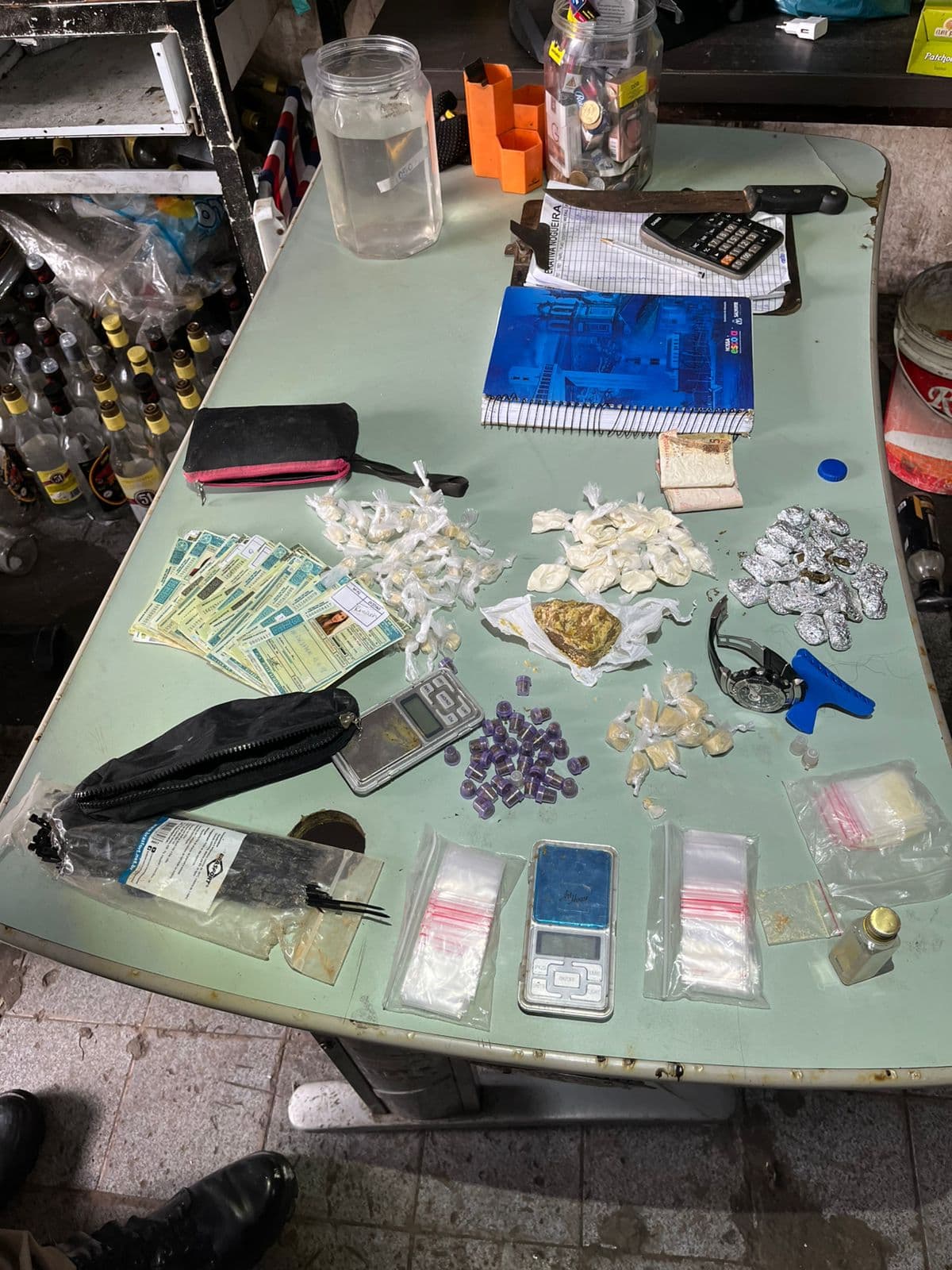 Polícia prende sete em ferro-velho por tráfico e receptação em Salvador