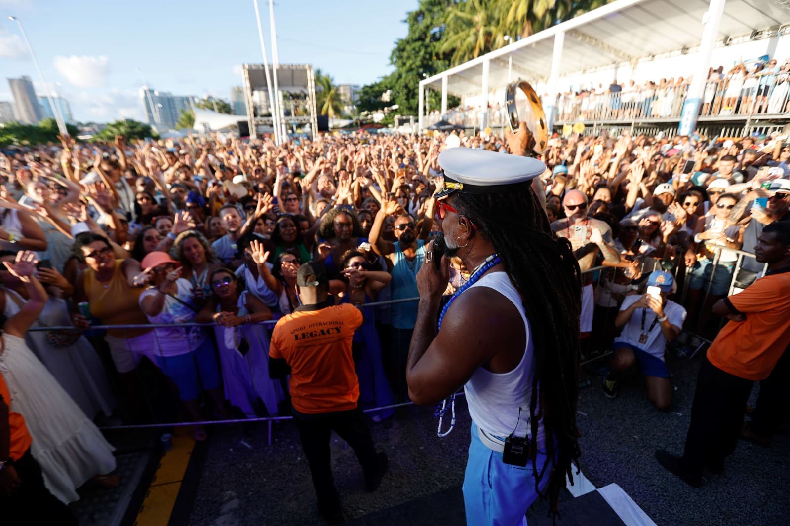 Léo Santana e Xanddy são atrações na Enxaguada de Yemanjá 2026