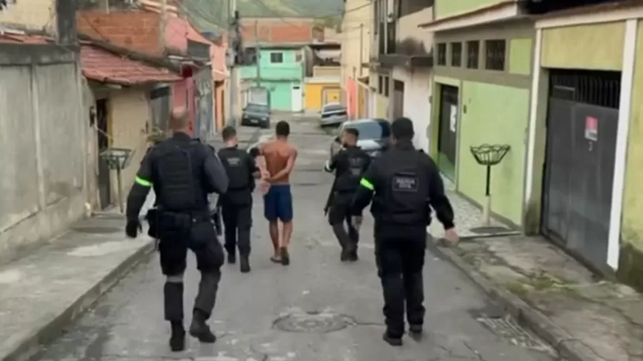 Polícia do Rio prende 8 em ofensiva contra o Comando Vermelho na Vila Kennedy
