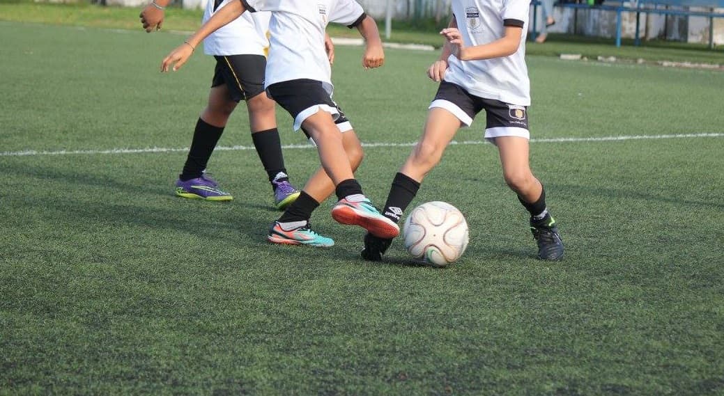 Professor de futebol é preso na Bahia suspeito de aliciar adolescentes