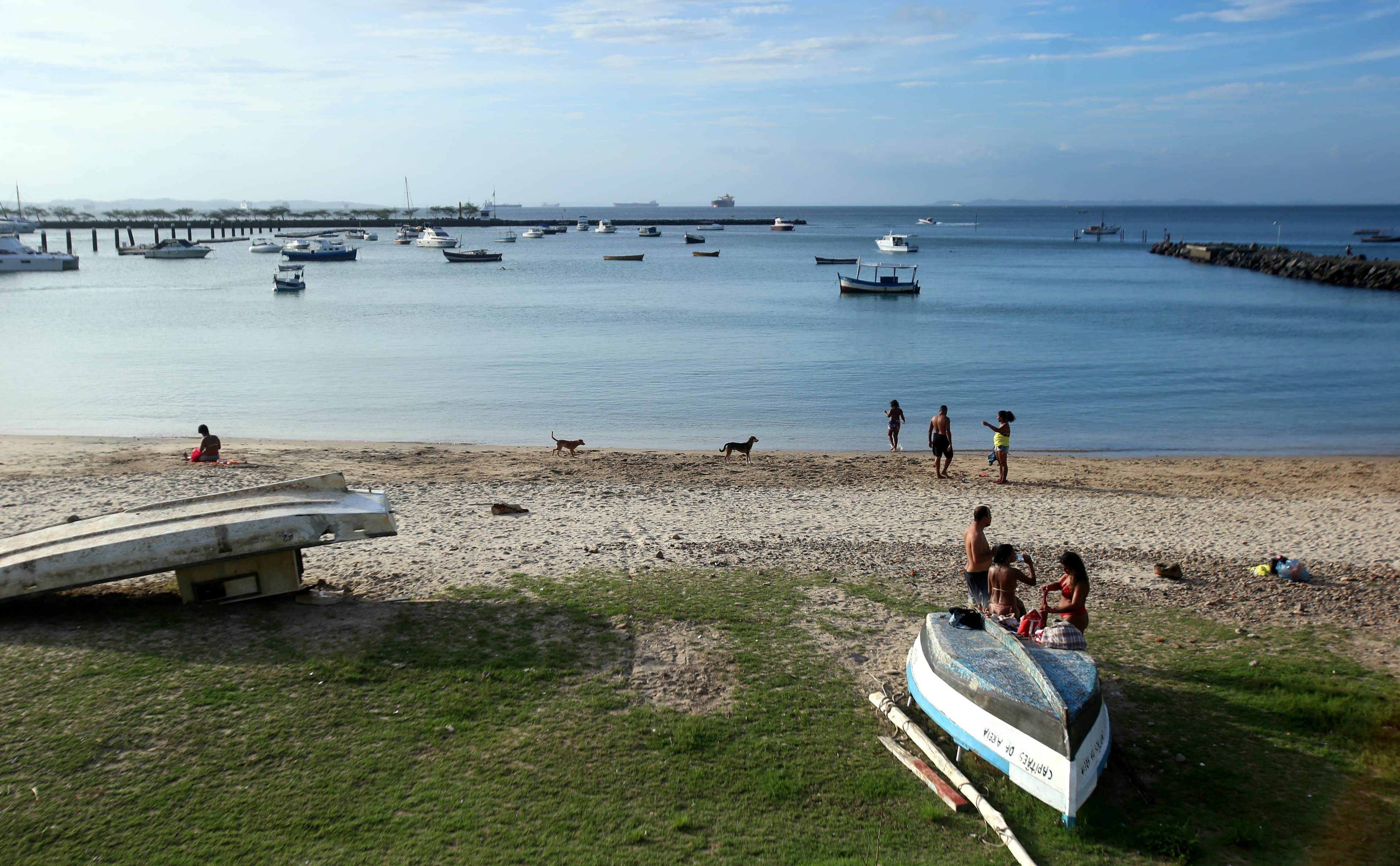 Corpo de homem é achado na Praia da Preguiça, em Salvador