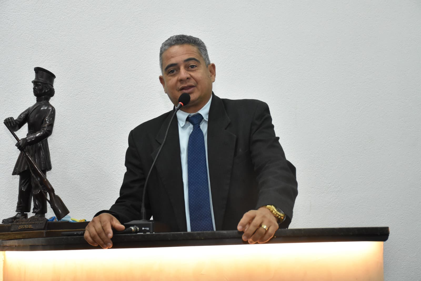 Vereador Jurandy Carvalho é atropelado em Salvador e fratura braço