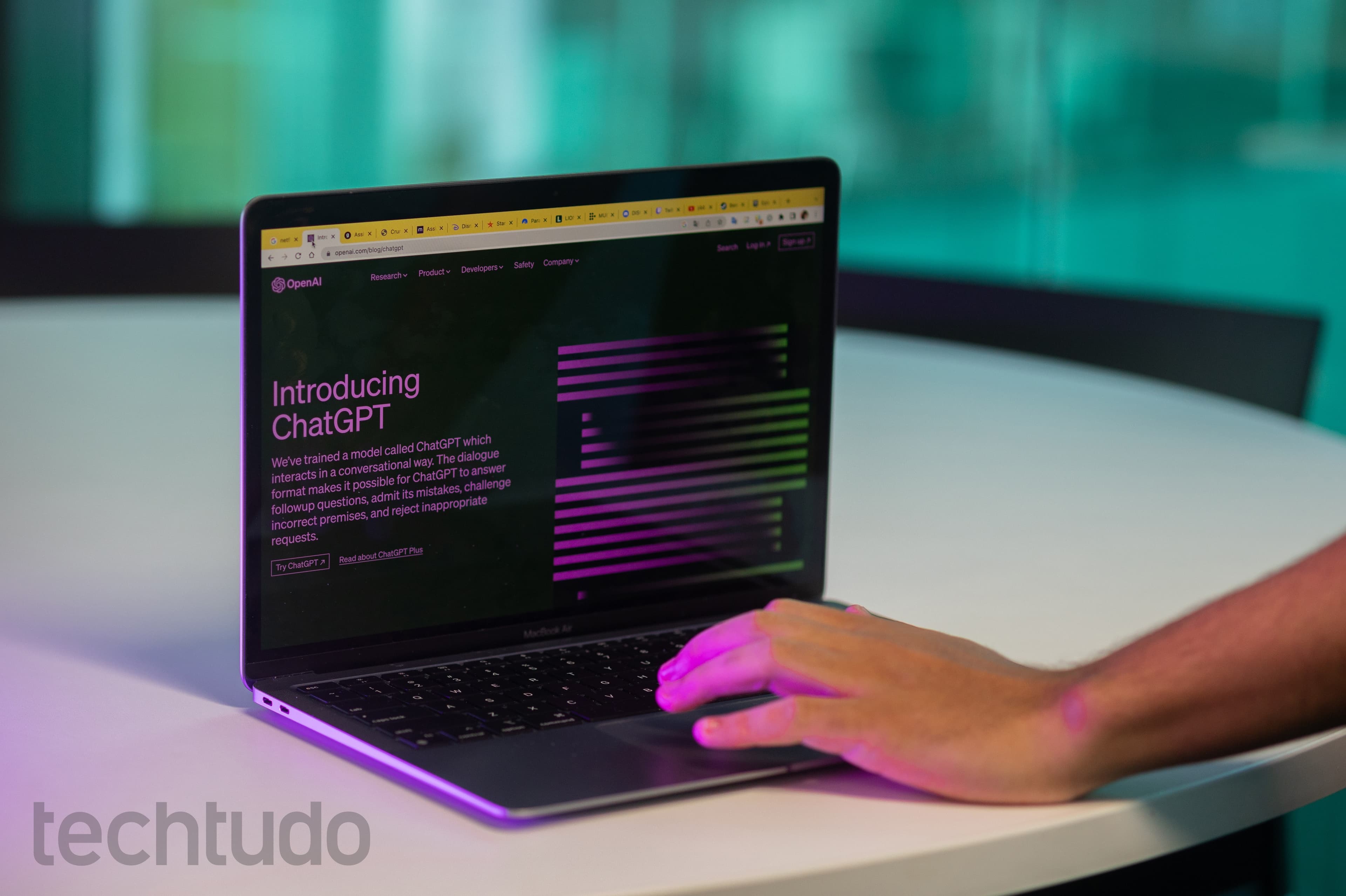 ChatGPT ganha anúncios em planos gratuito e acessível