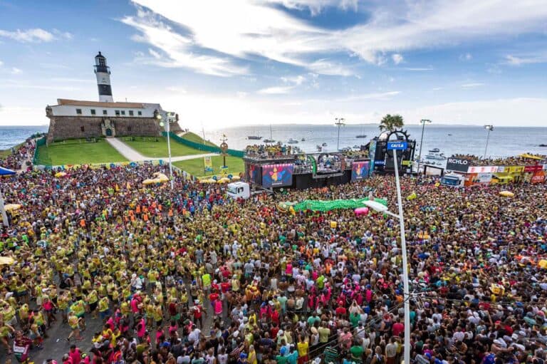 Vendas do Carnaval 2026 disparam e esgotam vagas em blocos e camarotes