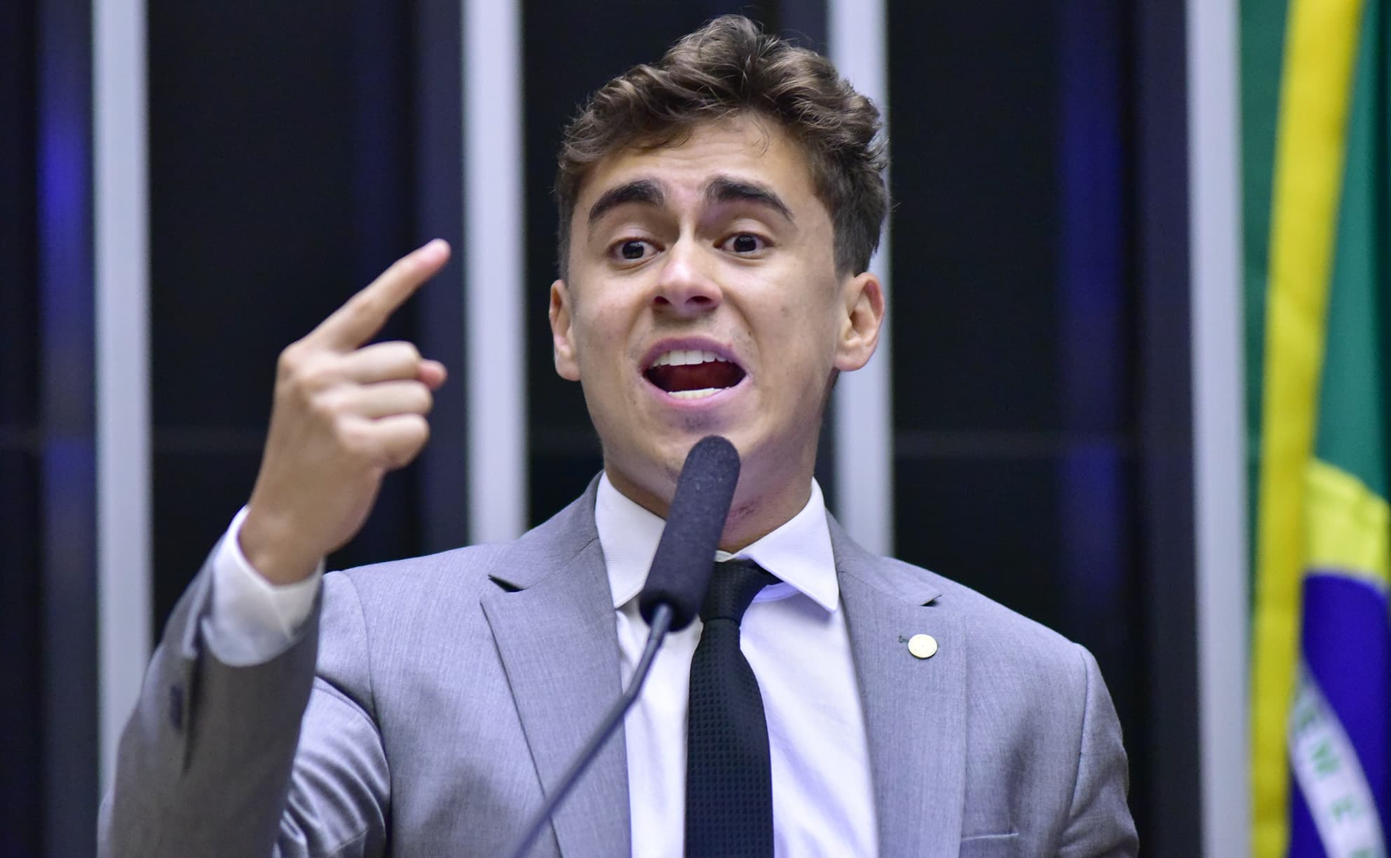 Nikolas Ferreira começa caminhada de 240 km contra decisões judiciais