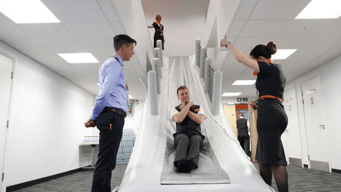 Você toparia? Empresa paga R$ 150/hora para escorregar em teste de avião