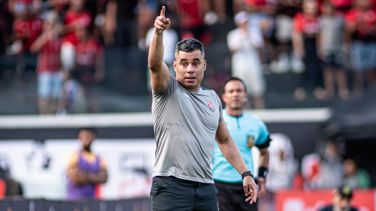 Vitória estreia time principal contra Juazeirense no Baianão