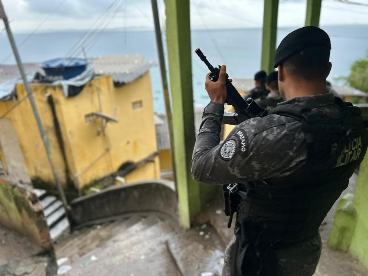 Homem monitorado por tornozeleira eletrônica é preso na Gamboa, Salvador
