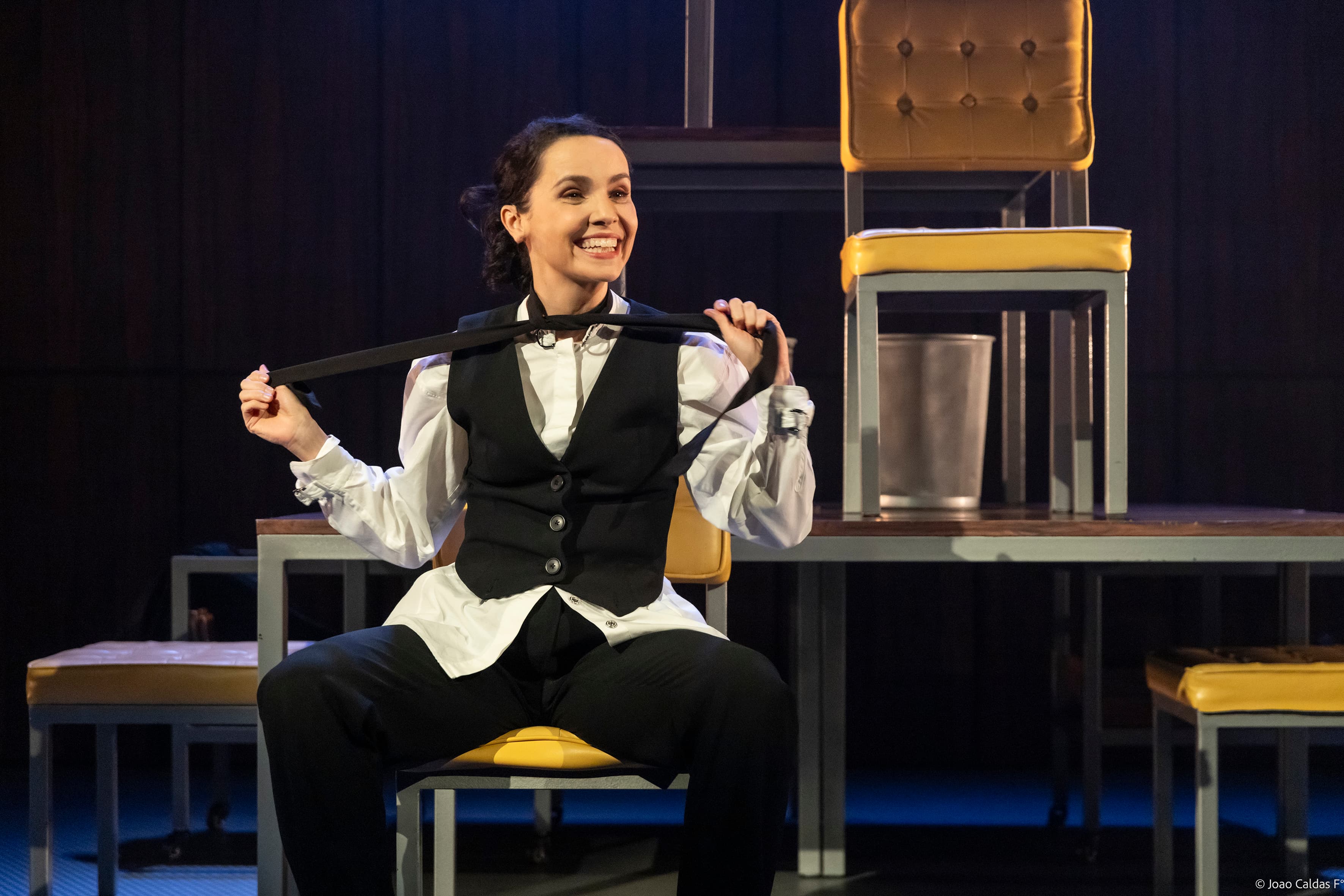 Débora Falabella celebra Salvador com peça premiada 'Prima Facie'