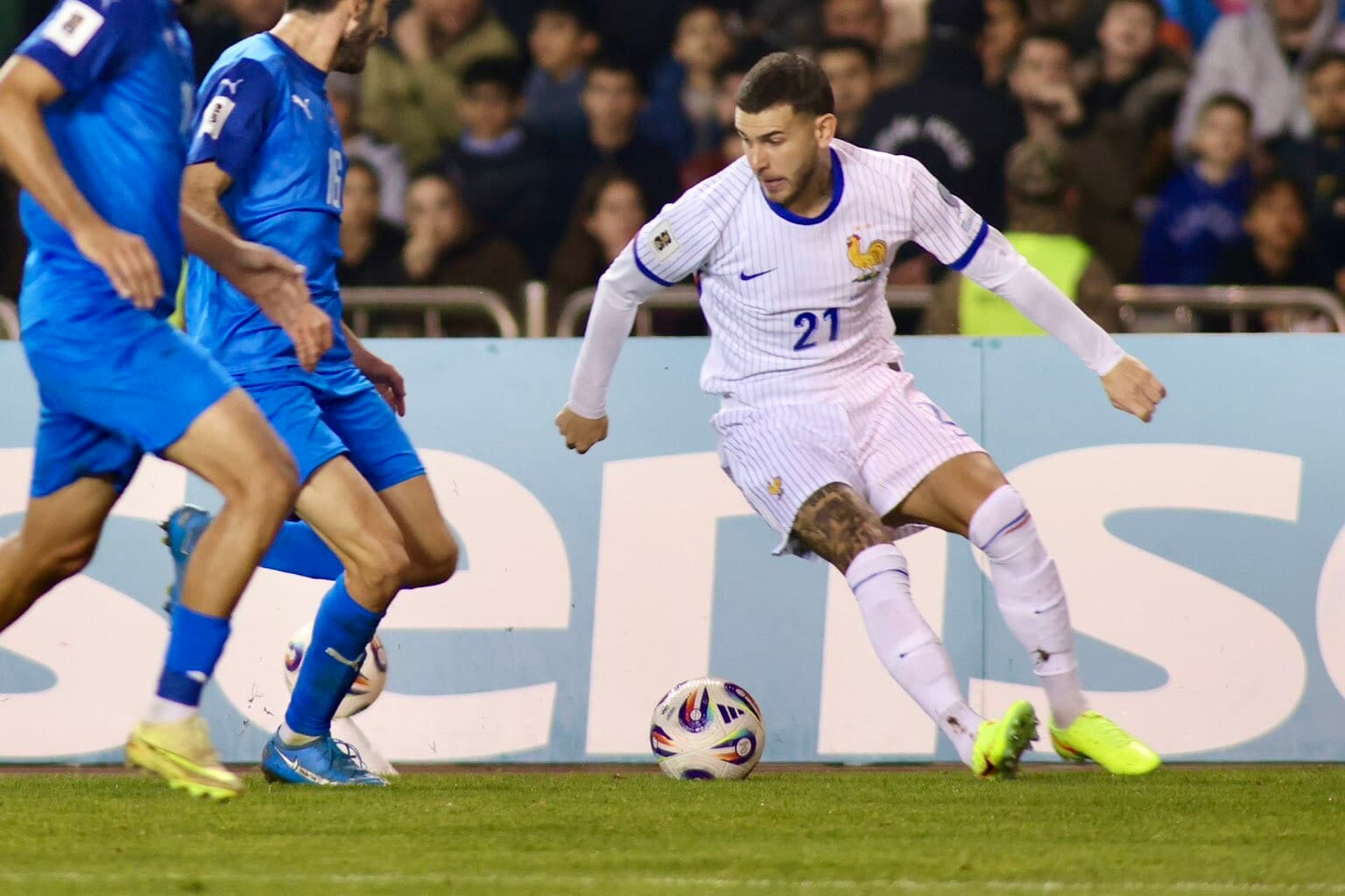 Lucas Hernández, jogador do PSG, é denunciado por tráfico de pessoas