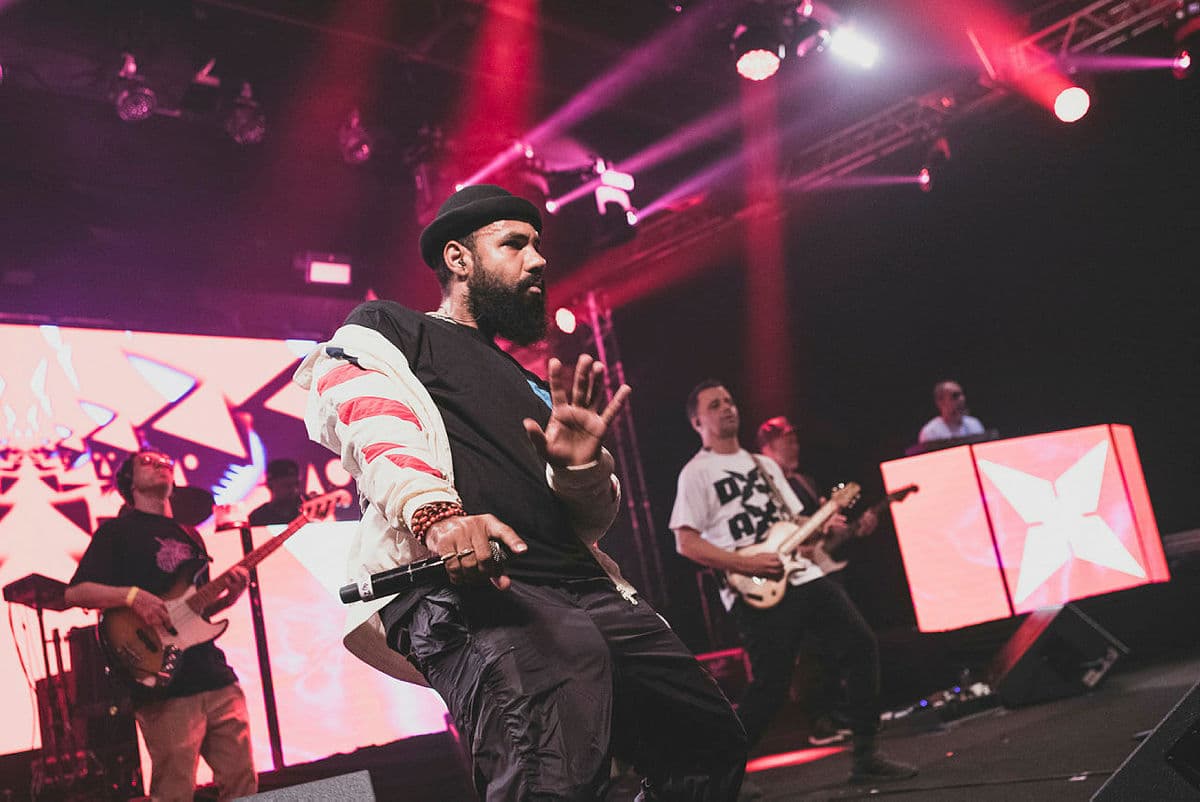 Após críticas, BaianaSystem chama show em camarote de ‘laboratório’