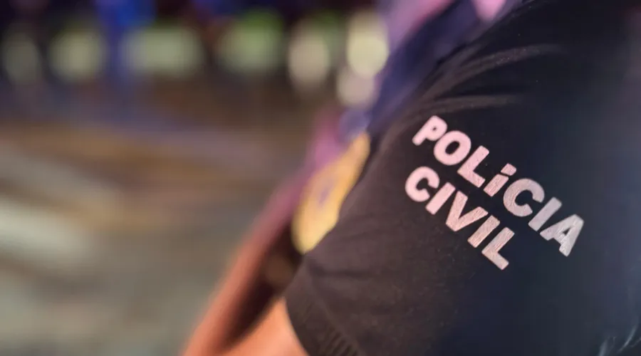 Mulher é presa após arremessar faca no próprio filho de 8 anos na Bahia