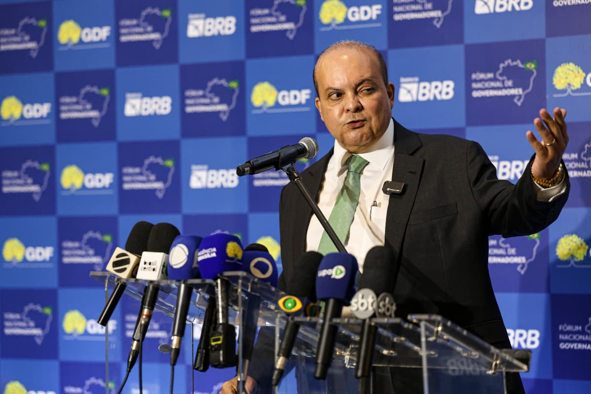 Governador do DF diz que ex-presidente do BRB negociou compra do Banco Master