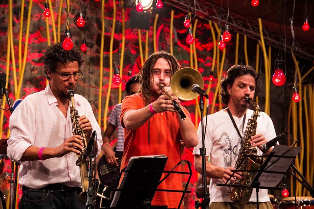 Praia do Forte recebe festival de jazz gratuito por 4 dias em 2026