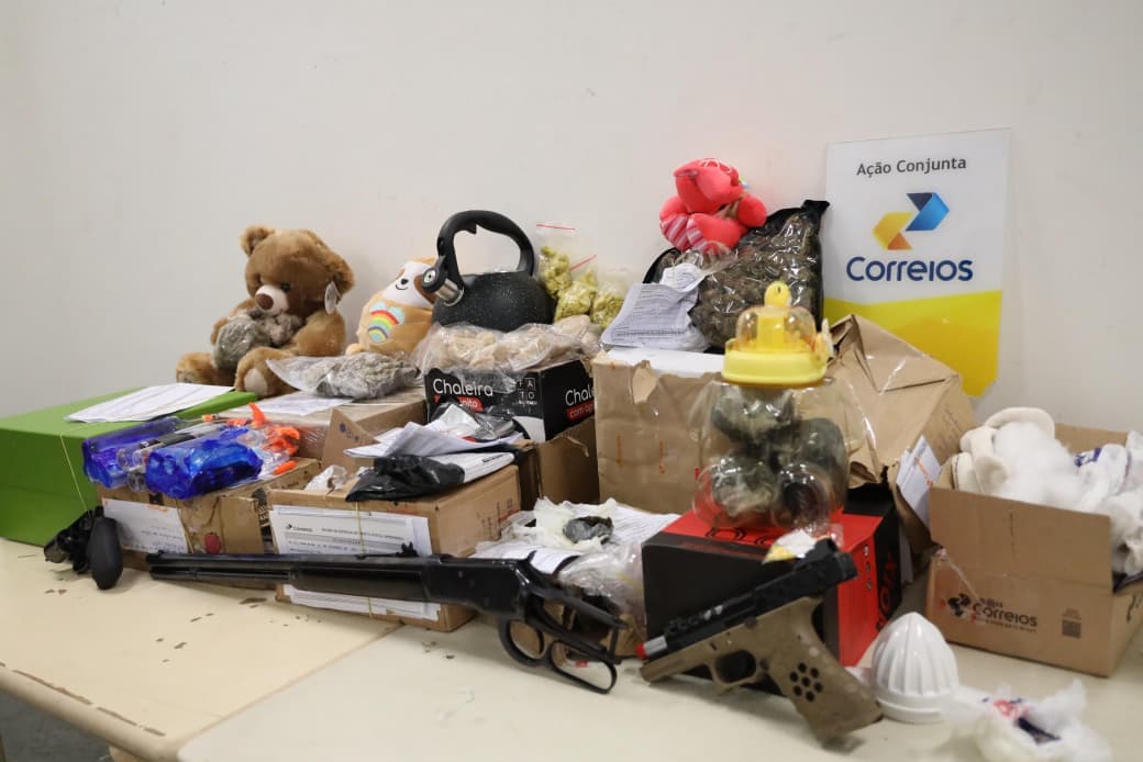Polícia apreende drogas, anabolizantes e armas em encomendas nos Correios na Bahia