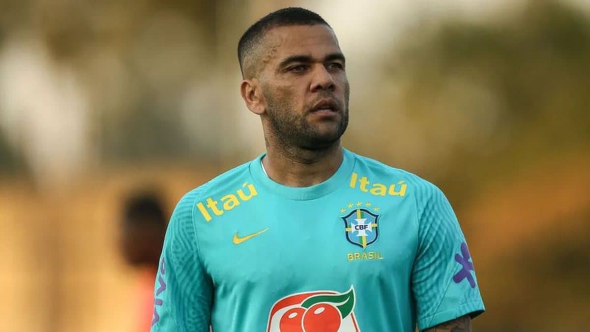 Daniel Alves perto de voltar ao futebol europeu após absolvição