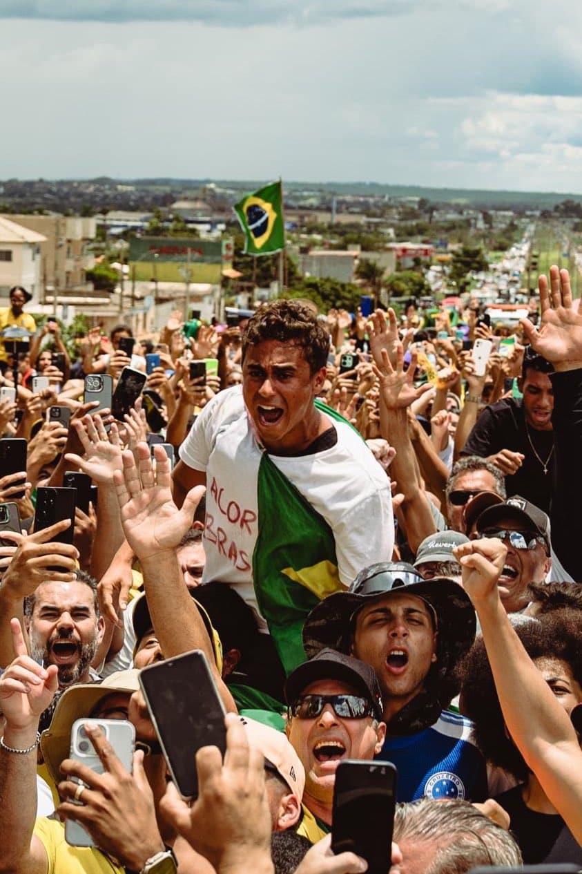 Nikolas Ferreira usa colete à prova de balas por orientação da polícia