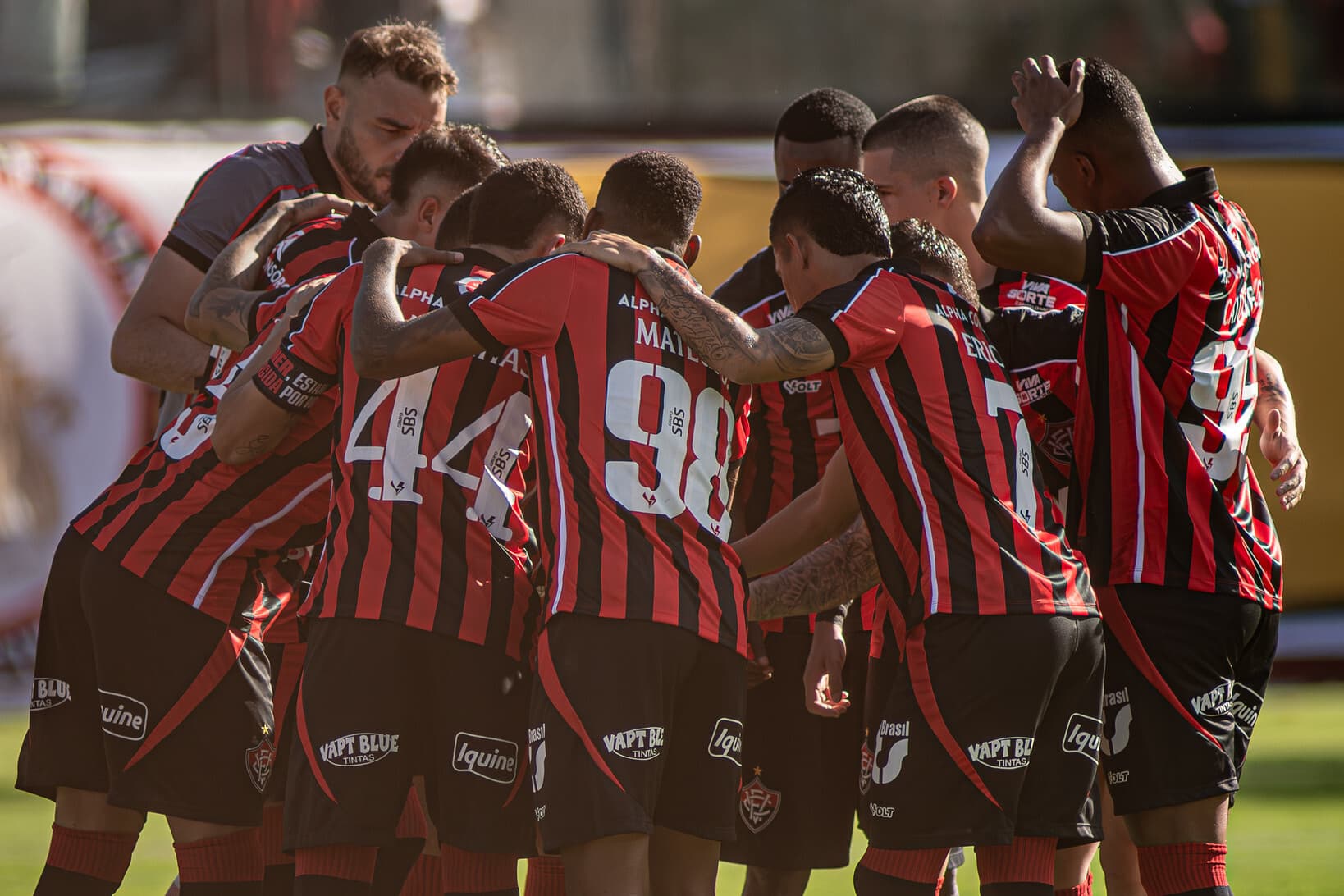 Vitória e Remo se enfrentam no Brasileirão; veja onde assistir