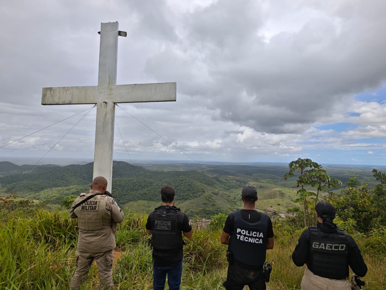 Polícia encontra cemitério clandestino do BDM em Itabela, Bahia
