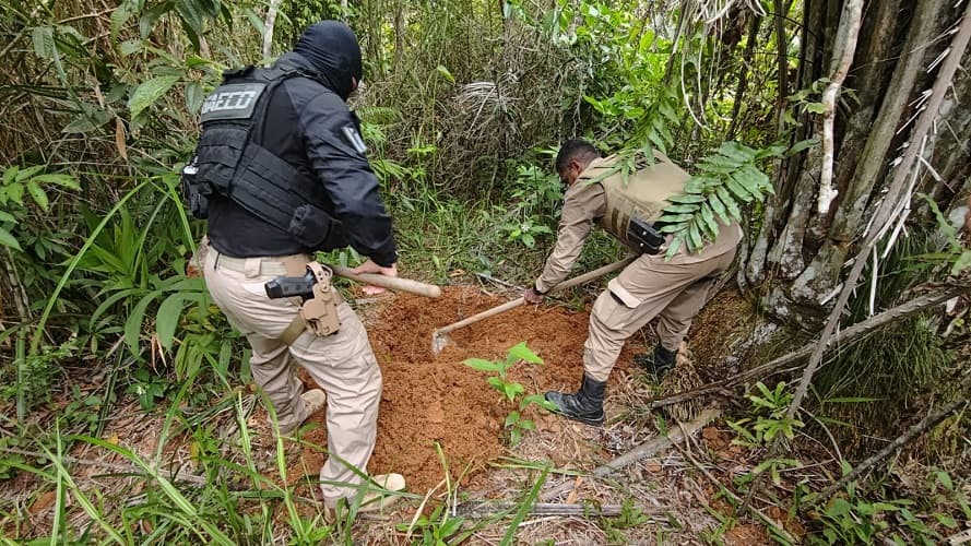 Polícia encontra cemitério clandestino com ossadas em Itabela