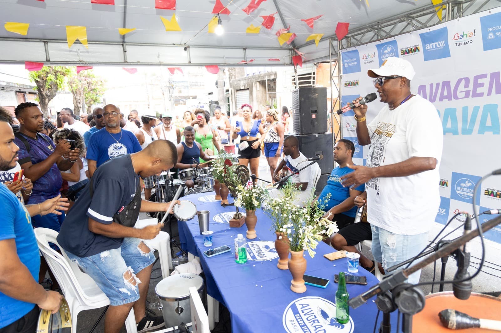 Bloco Alvorada agita lavagem em Salvador com shows gratuitos