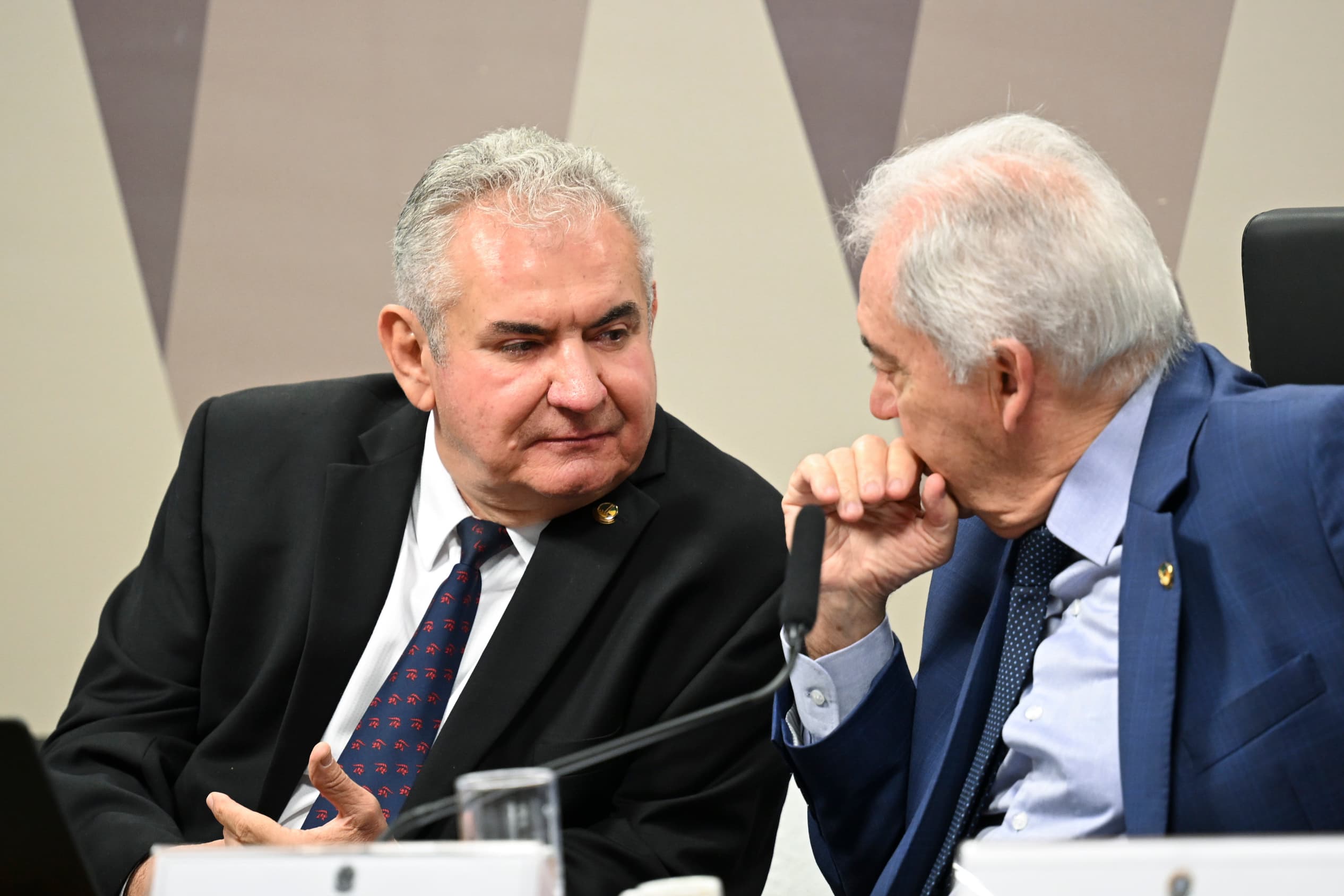 Angelo Coronel adia escolha de partido para após carnaval